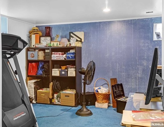 34 Armour Pl, Bergenfield NJ 07621-1204 exterior