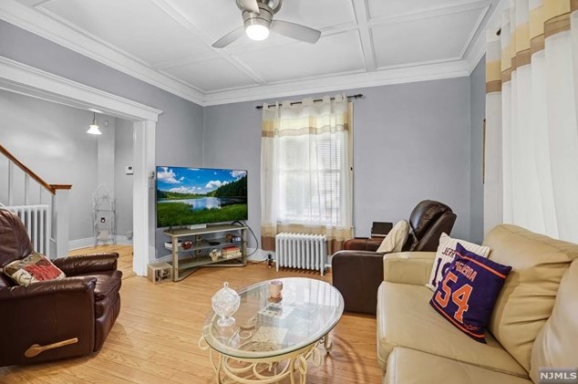 34 Armour Pl, Bergenfield NJ 07621-1204 exterior