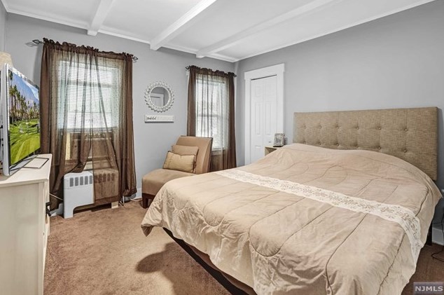 34 Armour Pl, Bergenfield NJ 07621-1204 exterior