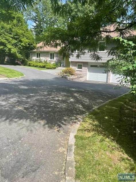 17 Mountain Dr, Town Center NJ  07052-4016 exterior
