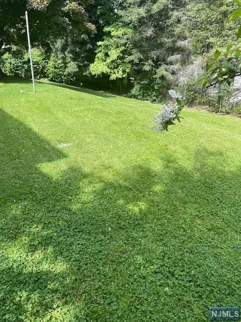 17 Mountain Dr, Town Center NJ  07052-4016 exterior