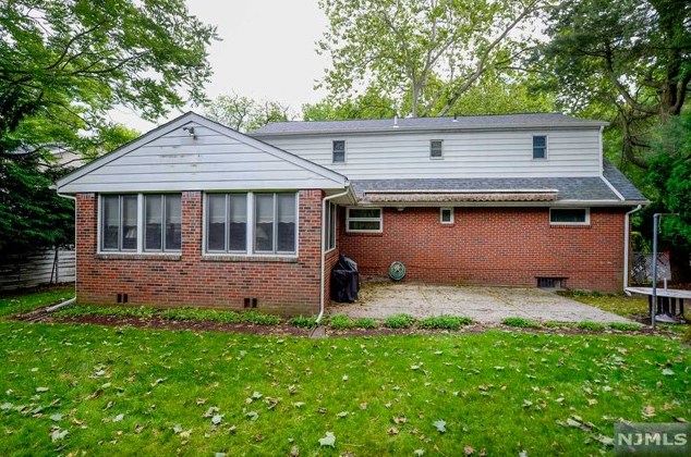 1152 Cooper Ave, Teaneck NJ 07666-5806 exterior