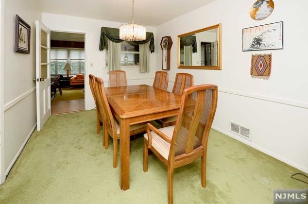 1152 Cooper Ave, Teaneck NJ 07666-5806 exterior