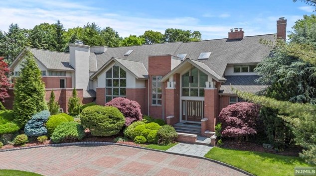119 Huyler Landing Rd, Cresskill, NJ 07626-1756