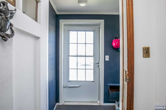 286 Willow Ave, Lyndhurst, NJ 07071-1831