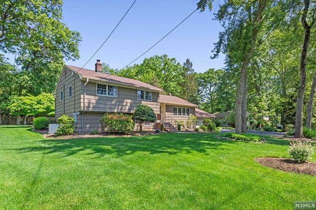606 Sunnyhill Terrace, Westwood, NJ 07675