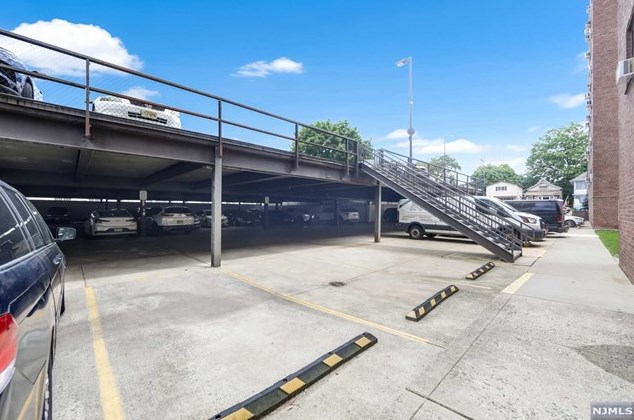 208 Anderson St, Hackensack NJ  07601-3519 exterior