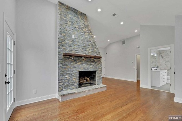 100 Colony Ave, Park Ridge NJ 07656-1104 exterior