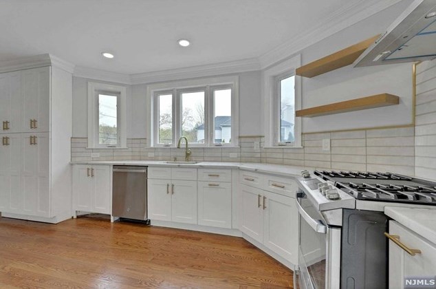 100 Colony Ave, Park Ridge NJ 07656-1104 exterior