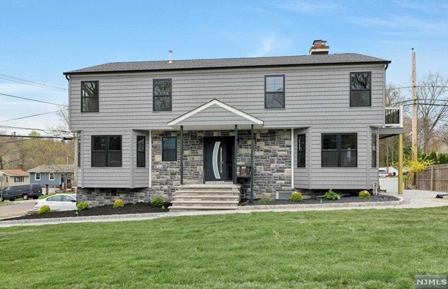 100 Colony Ave, Park Ridge NJ 07656-1104 exterior