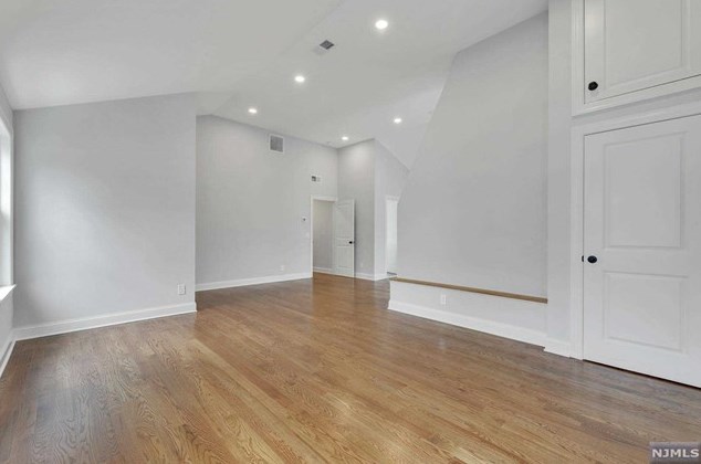 100 Colony Ave, Park Ridge NJ 07656-1104 exterior