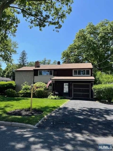 2 Campbell St, Waldwick, NJ 07463-2404