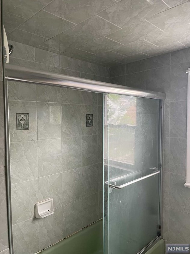 71 Cedarhurst Ave, West Paterson NJ 07424-3004 exterior