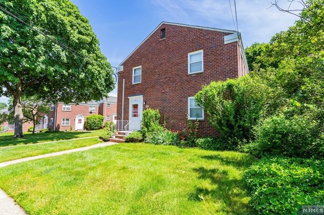 480 Crestwood Ave, Hackensack, NJ 07601-1445