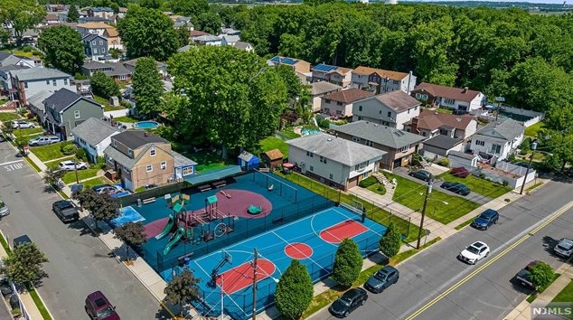 1042 Koelle Blvd, Secaucus NJ  07094-4230 exterior