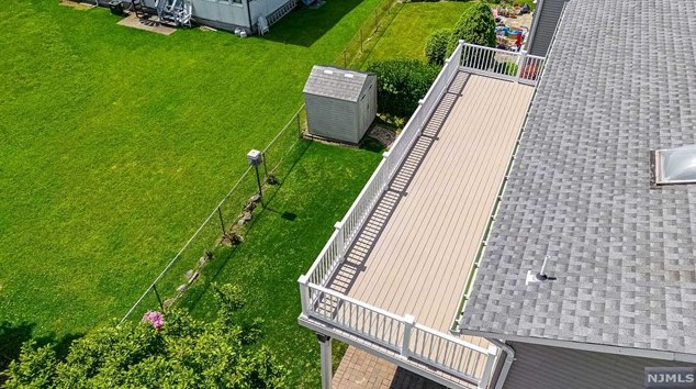 1042 Koelle Blvd, Secaucus NJ  07094-4230 exterior