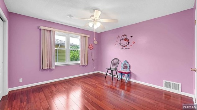 1042 Koelle Blvd, Secaucus NJ  07094-4230 exterior
