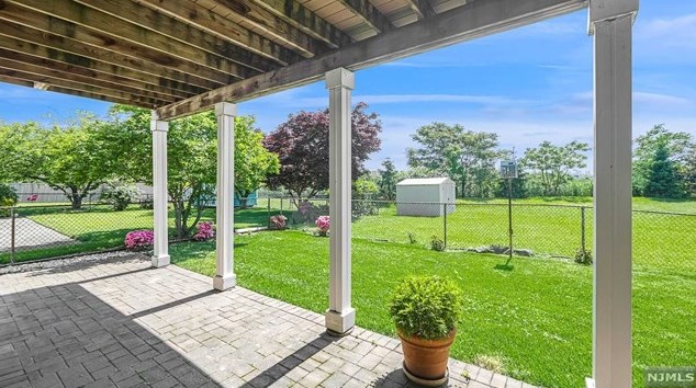 1042 Koelle Blvd, Secaucus NJ  07094-4230 exterior