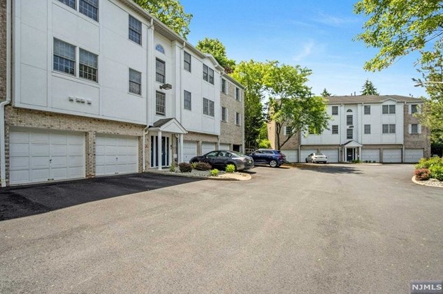37 Colonial Village Dr, Hillsdale, NJ 07642-1429