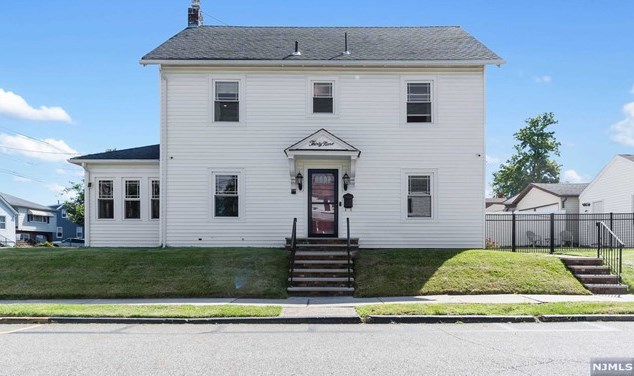 39 Rosedale Ave, Elmwood Park, NJ 07407-3033