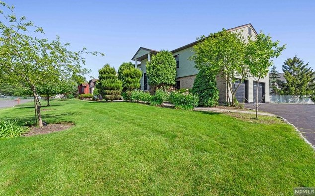 20 Chaffee Cir, Norwood, NJ 07648-1248