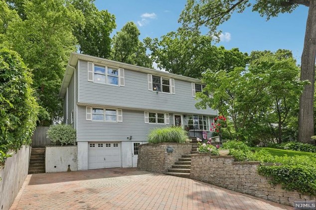387 Walnut St, Westwood, NJ 07676