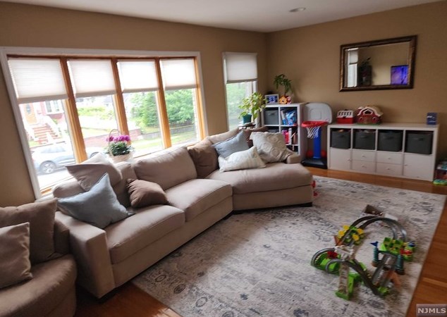 622 Milton Ave #1, Lyndhurst, NJ 07071