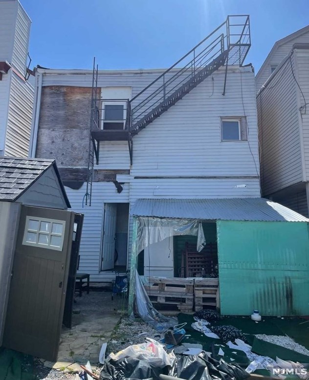 65 Hudson St, Newark, NJ 07103-2817