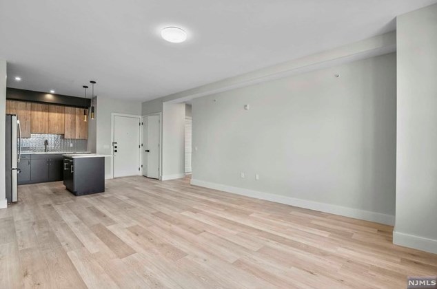2021 Jones Rd #202, West Fort Lee, NJ 07024