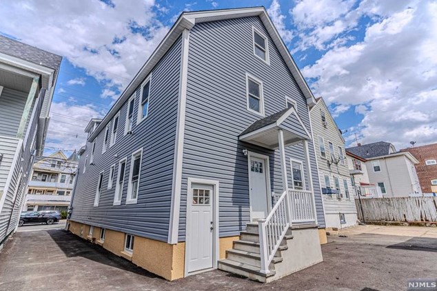 233 Haledon Ave, Paterson NJ  07522-1272 exterior