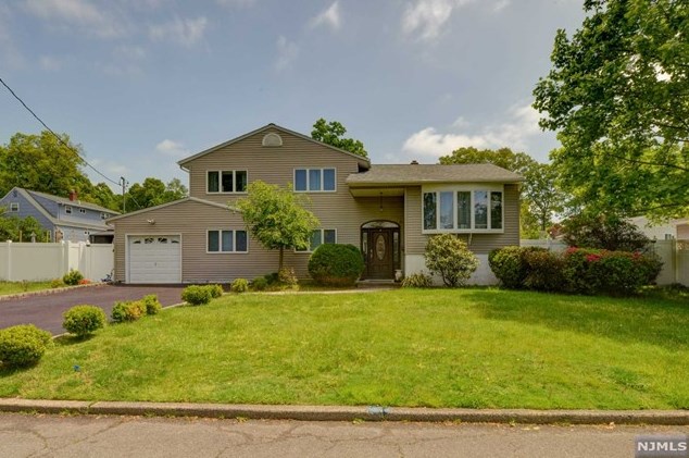 9 Gibbs Rd, Dumont, NJ 07628