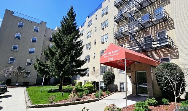 2205 Central Rd, West Fort Lee, NJ 07024-7550