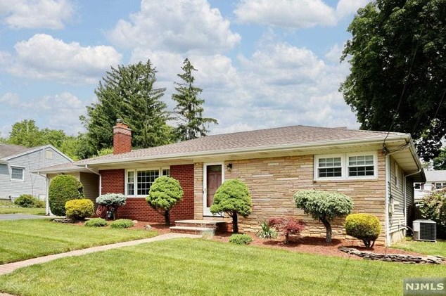 604 Lake Ave, Oradell, NJ 07649-2540