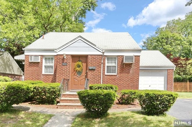 421 Ryeside Ave, N Milford, NJ 07646-1338