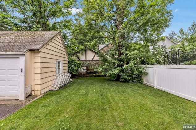 170 Carlton Ter, Teaneck NJ 07666-4618 exterior