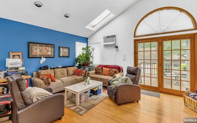 170 Carlton Ter, Teaneck NJ 07666-4618 exterior