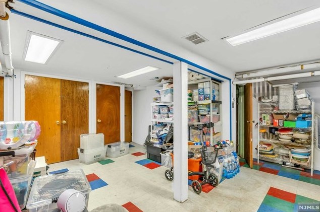 170 Carlton Ter, Teaneck NJ 07666-4618 exterior