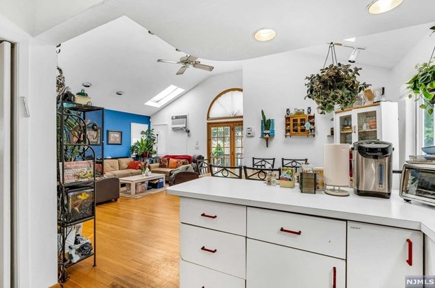 170 Carlton Ter, Teaneck NJ 07666-4618 exterior