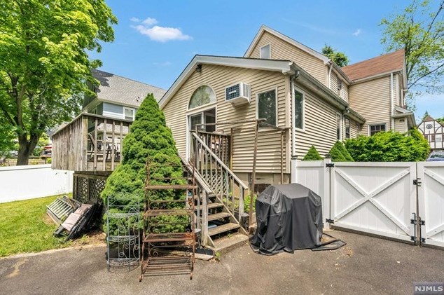 170 Carlton Ter, Teaneck NJ 07666-4618 exterior