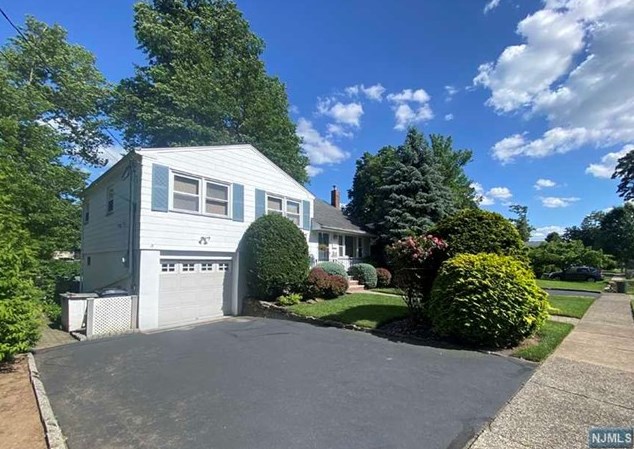 51 Birch Ave, Bergenfield, NJ 07621
