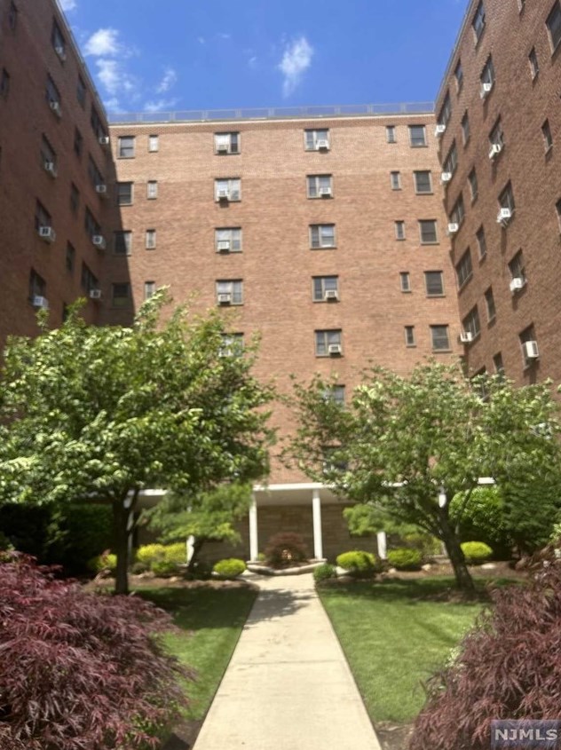 208 Anderson St #3a, Hackensack, NJ 07601