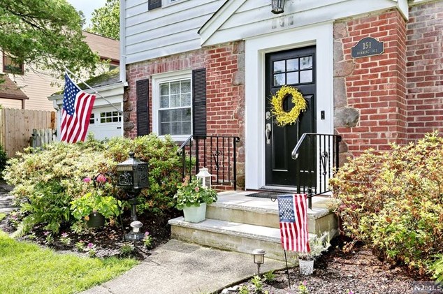 151 Manning Ave, River Edge, NJ 07661-2122