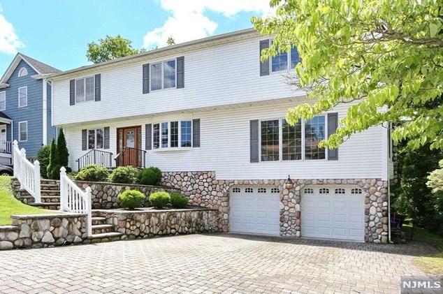 58 Cleveland Ave, Hasbrouck Heights, NJ 07604-1019