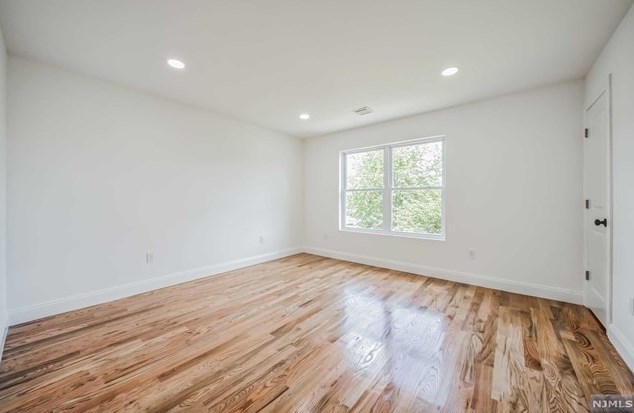 48 Garwood, Outwater NJ 07026-3524 exterior