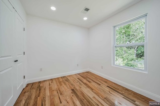 48 Garwood, Outwater NJ 07026-3524 exterior