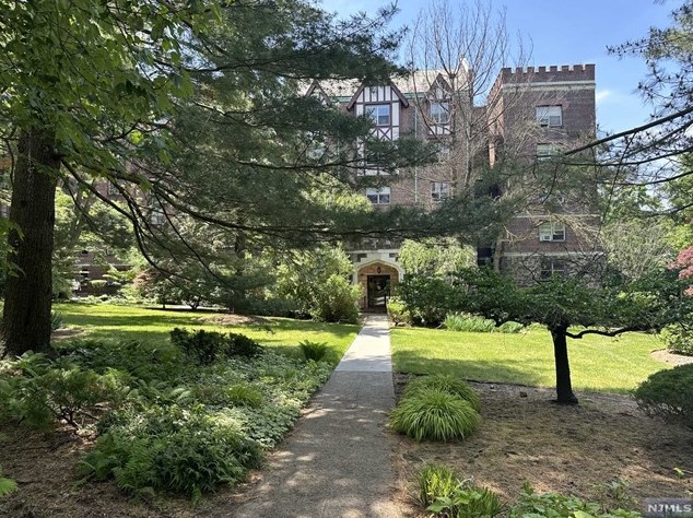 100 E Palisade Ave #d43, Englewood, NJ 07631