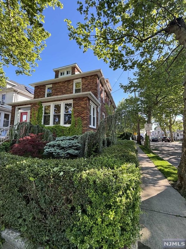 400 Greenmount Ave, Cliffside Park, NJ 07010