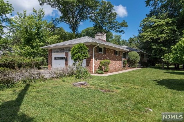 187 Crescent Ave, Wyckoff, NJ 07481-2753