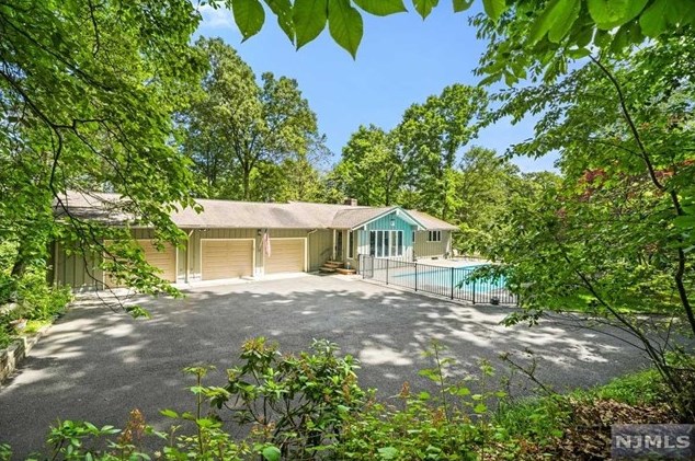 400 Lafayette Ave, Westwood, NJ 07675