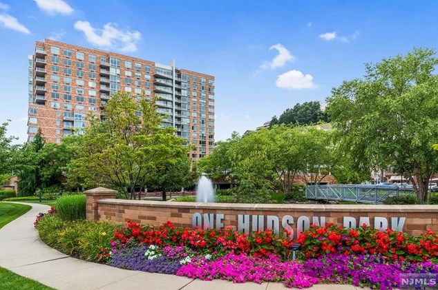 1117 Hudson Park, Edgewater, NJ 07020-1573